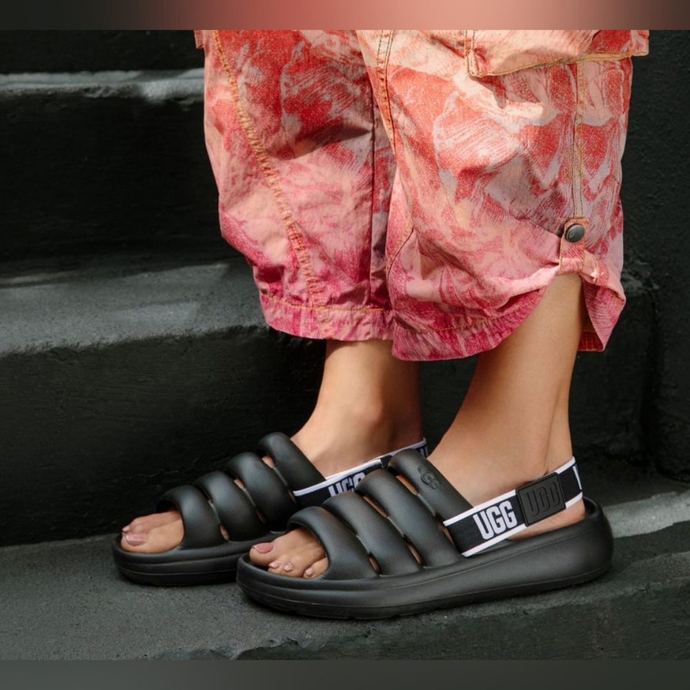 UGG Sport Yeah Slide Sandals.8.5
